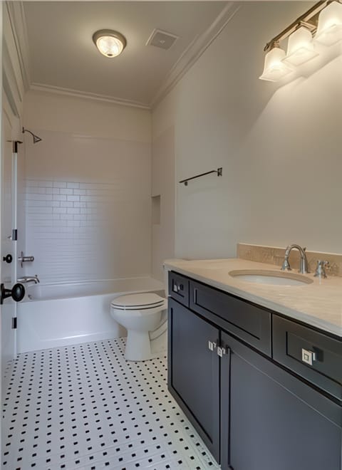 Lone Oak - Gallery image 1